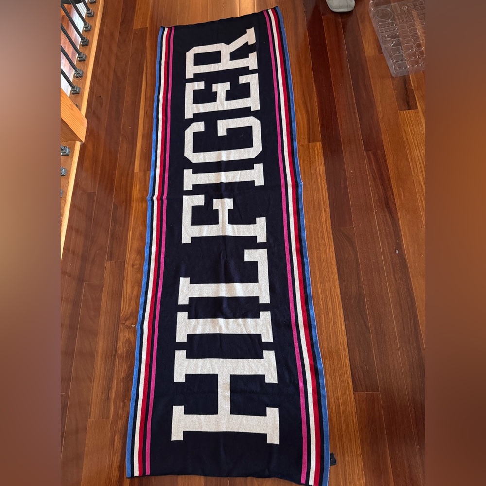Tommy Hilfiger Knit Wrap/Shawl